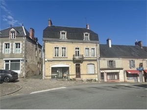 maison de ville à la vente -   23600  BOUSSAC, surface 180 m2 vente maison de ville - UBI483865664